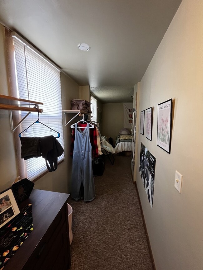 Building Photo - Nice 4 Bed 1 Bath close to UWEC and Water St! Available June 1st