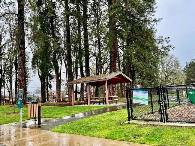 Building Photo - Meticulously maintained