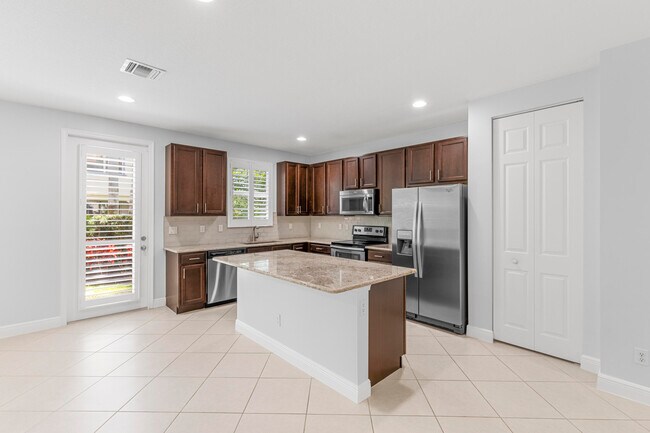 Building Photo - 3111 Waterside Cir