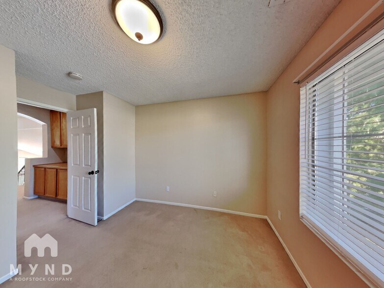 Building Photo - 1576 Reno View Dr