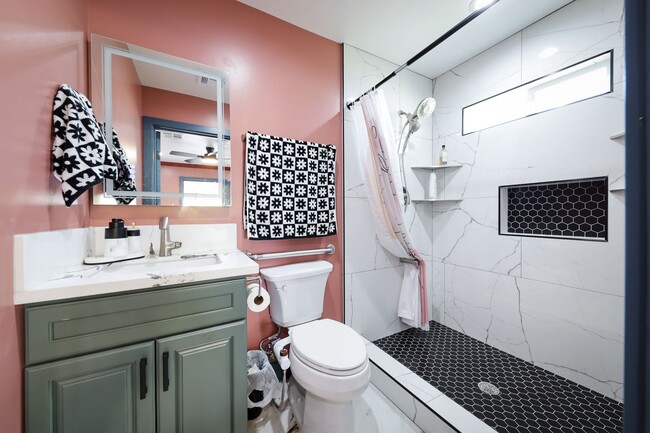 Building Photo - FOR RENT Fully Remodeled 4 Bed / 3 Bath Ho...