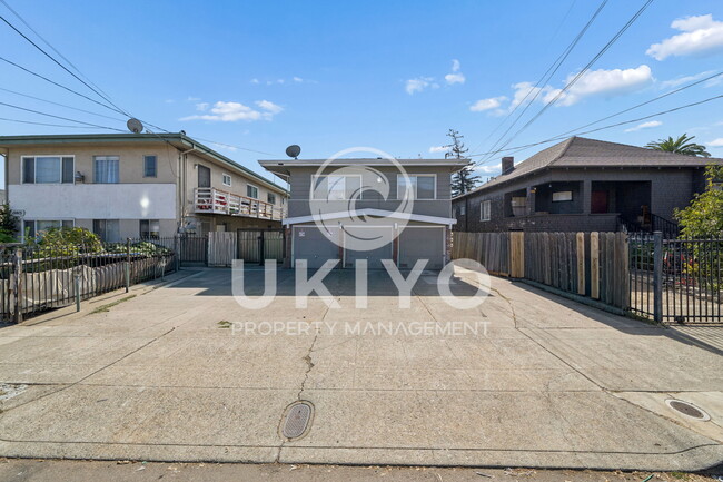 Building Photo - 3007 Nicol Ave