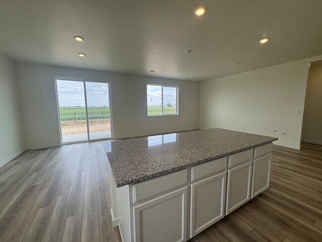 Building Photo - Bullhead