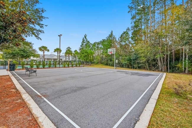 Building Photo - 3 Bedroom End Unit with a Lake View!!