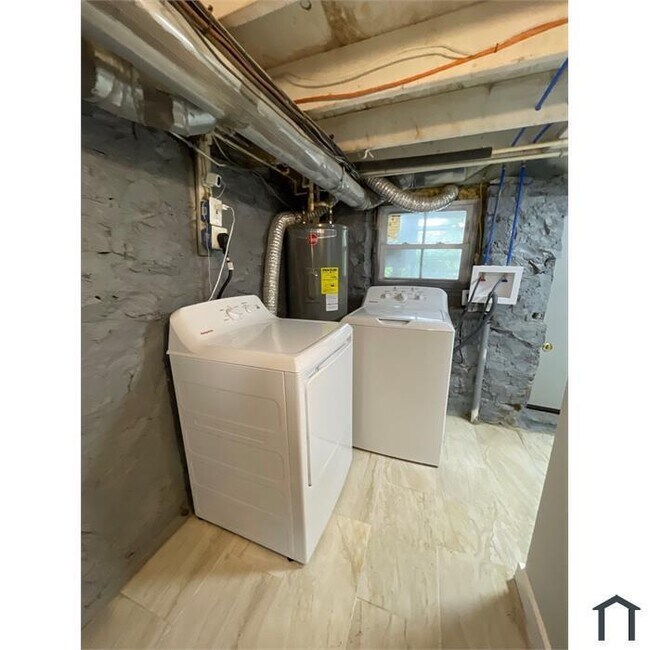Building Photo - 3 Bedroom - Voucher Accepted