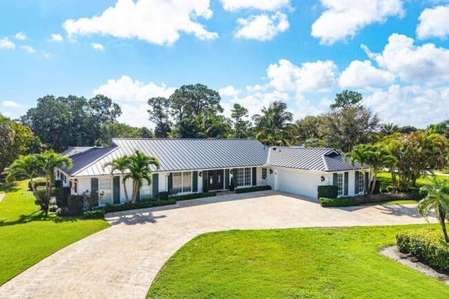 Building Photo - 417 N Country Club Dr