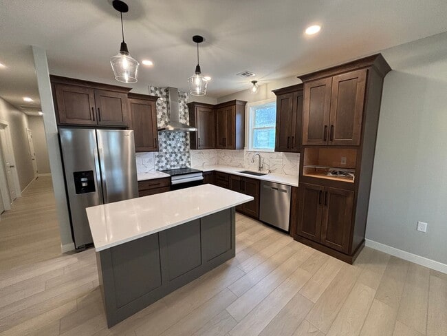 Building Photo - Stunning New Build in Central Manhattan! Available NOW!