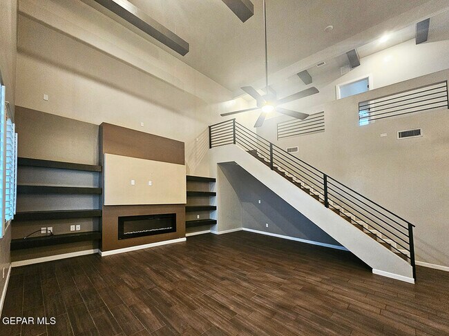 Building Photo - 13185 Tiverton Rd