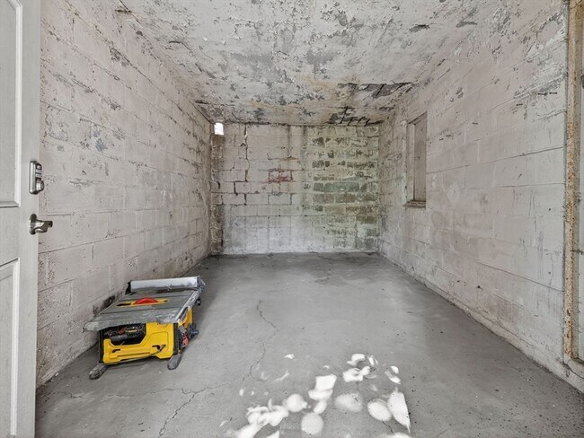 Building Photo - 469 Medford St