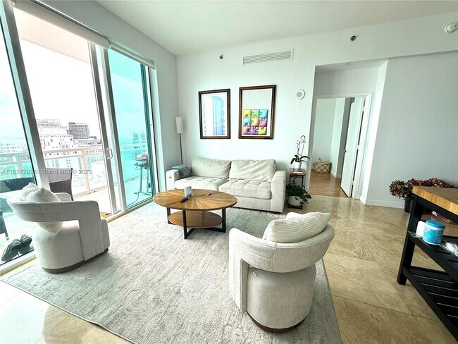 Building Photo - 950 Brickell Bay Dr