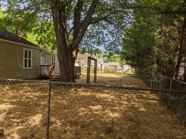 Building Photo - 3338 Powers St