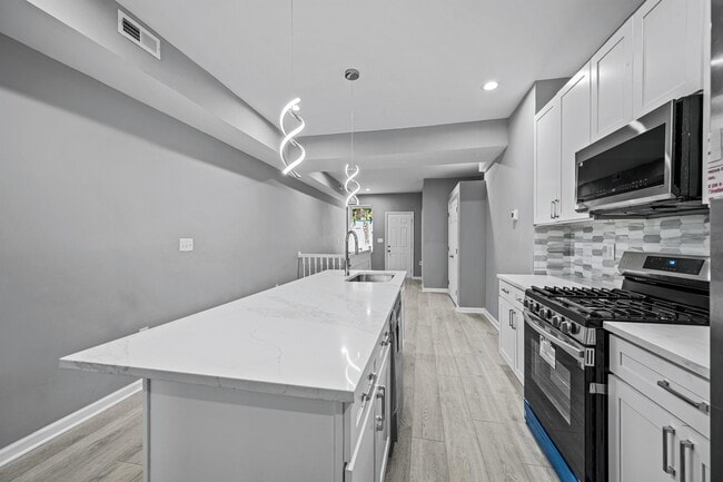 Building Photo - 3059 Brighton St