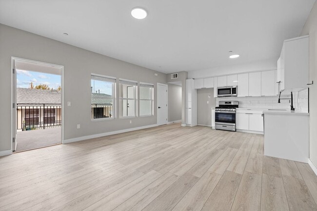 Building Photo - 12714 S Figueroa St