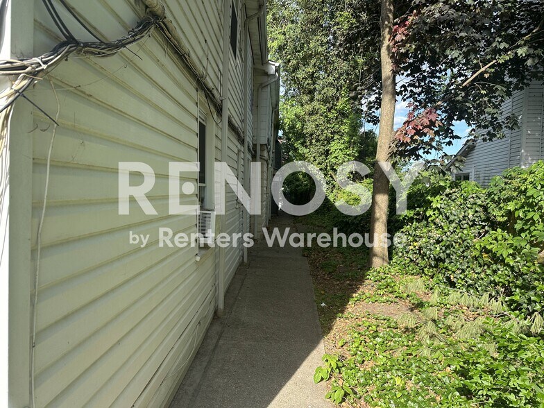 Building Photo - 460 Carvel Beach Rd