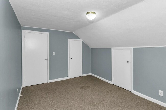 Building Photo - 95 E Shore Dr
