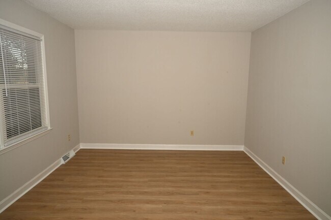 Building Photo - North Mebane