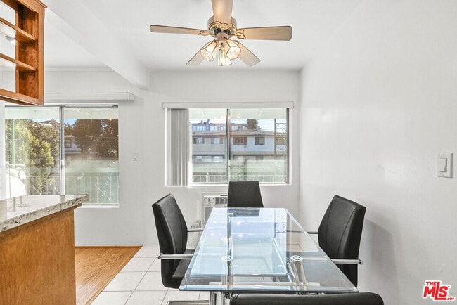 Building Photo - 15529 Moorpark St