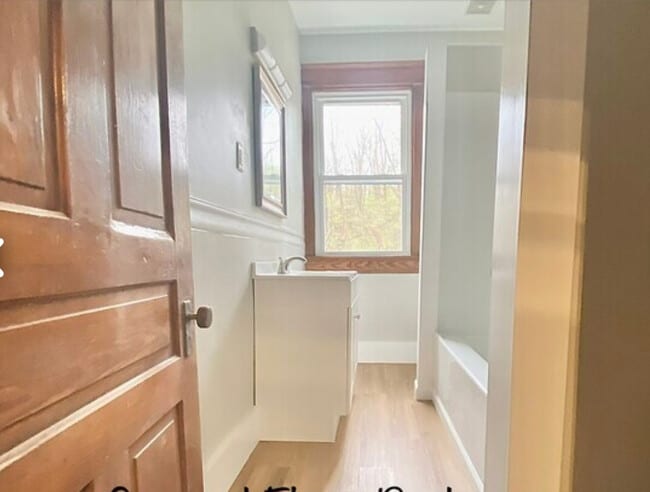 Building Photo - 287 Earnshaw Ave