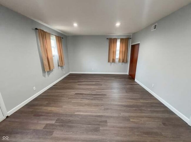 Building Photo - 10209 Broadway St