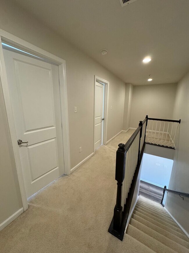 Building Photo - Beautiful 3 Bedroom 3.5 Bath in Sewickley, PA!