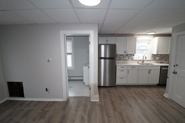Building Photo - 17 Brigham St