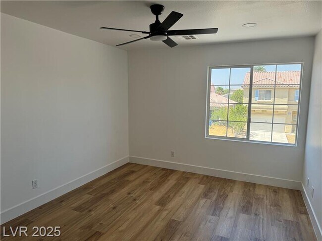 Building Photo - 8725 Russet Hills Ct