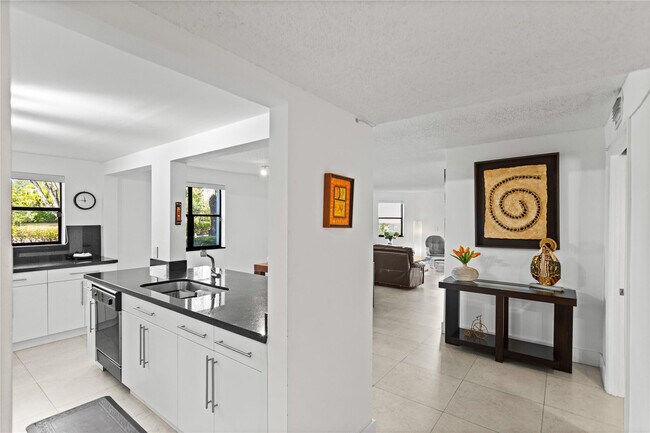 Building Photo - 16051 Blatt Blvd