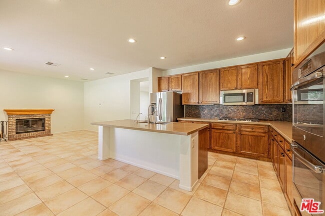 Building Photo - 25755 Hood Way