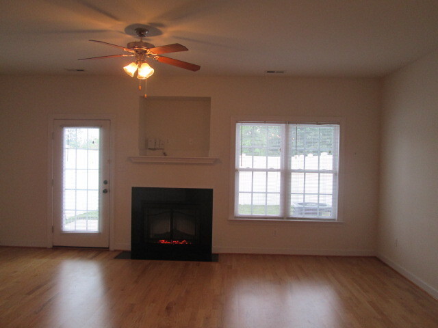 Building Photo - Brick-Front West End 4 Bed, 3 Full Bath To...