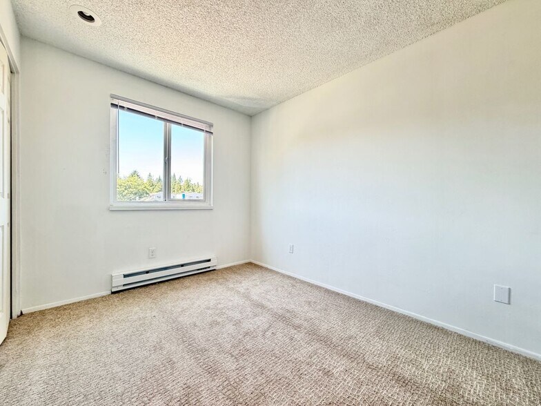 Building Photo - 10525 Midvale Ave N