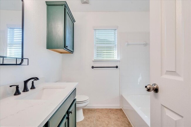 Building Photo - 512 Lookout Tree Ln