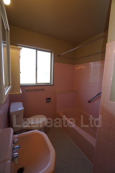 Building Photo - 2363 S Downing St