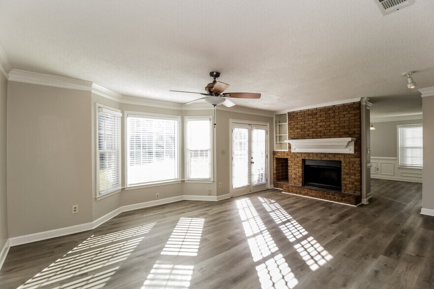 Building Photo - 5176 Ray Ct