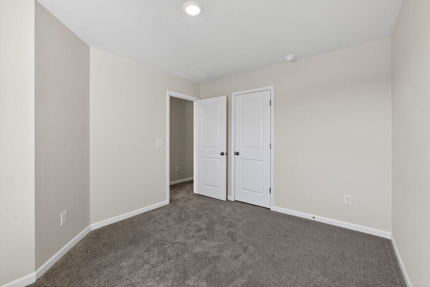 Building Photo - 1406 Cattleman Acres Dr