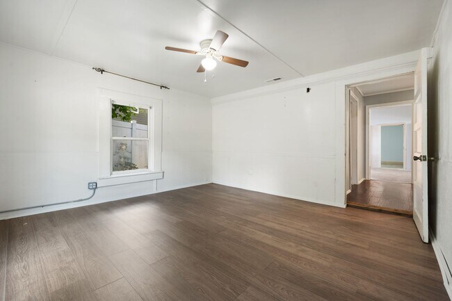 Building Photo - 706 N White St