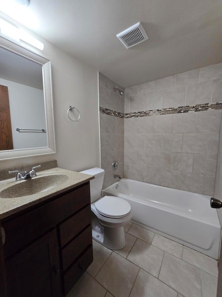 Building Photo - 1500 Camellia Dr