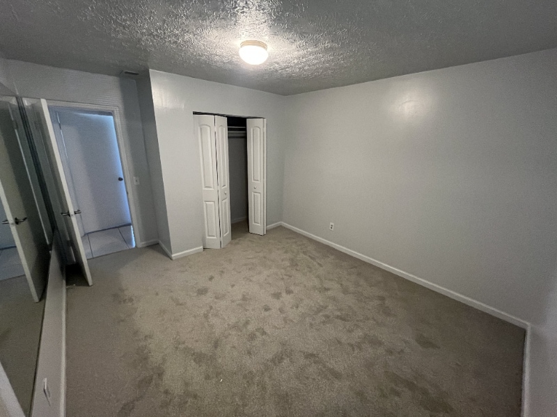 Building Photo - 1074 Sparrow Ct