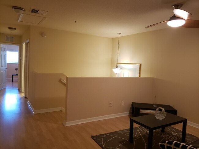 Building Photo - Lakeside Village Townhouse 2 Bedroom  2.5 Bath Available for Short-Term Rental