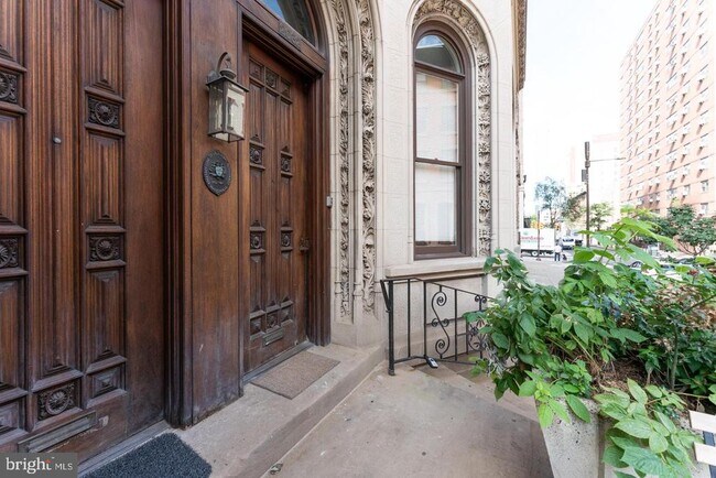 Building Photo - 2020 Walnut St
