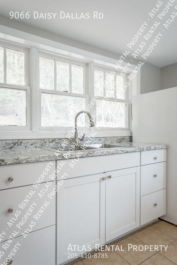 Building Photo - 9066 Daisy Dallas Rd