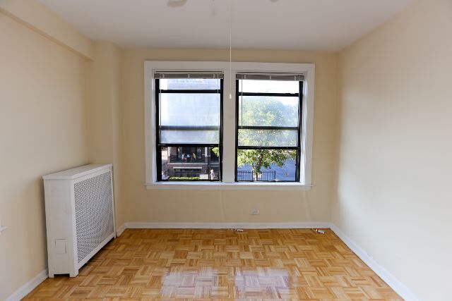 Building Photo - 744 W Belmont Ave