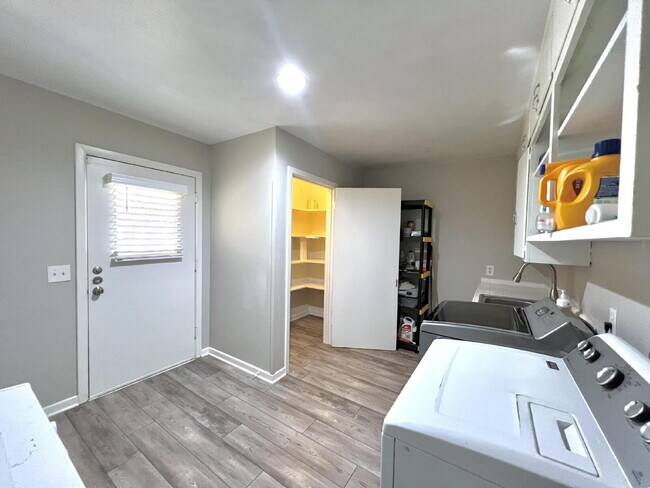 Building Photo - PRE-LEASING Summer 2026!! | Spacious 3-Bedroom with 2 Baths in the Heart of Lubbock