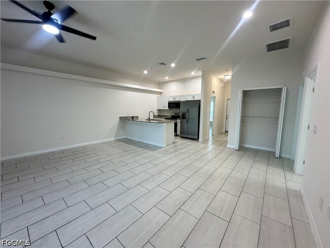 Building Photo - 3305 SW 15th Pl