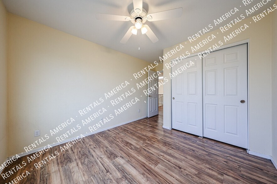 Building Photo - 1372 W Thompson Way