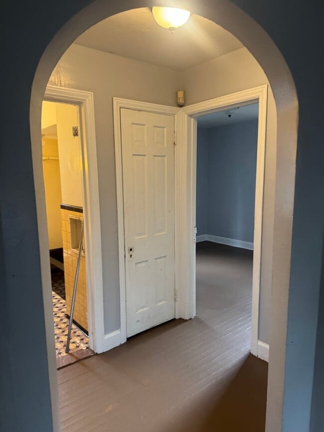 Building Photo - 4 bedroom Brick home