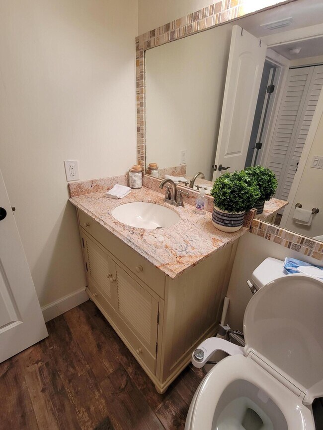 Building Photo - 1340 NE 28th Ave