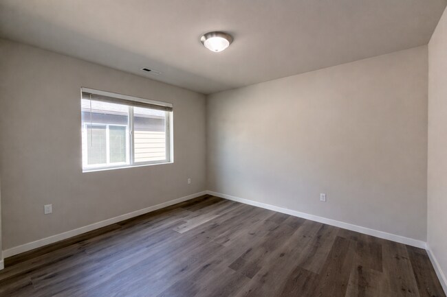 Building Photo - Spacious 4-Bedroom Home with Balcony and Fenced Yard in Marysville