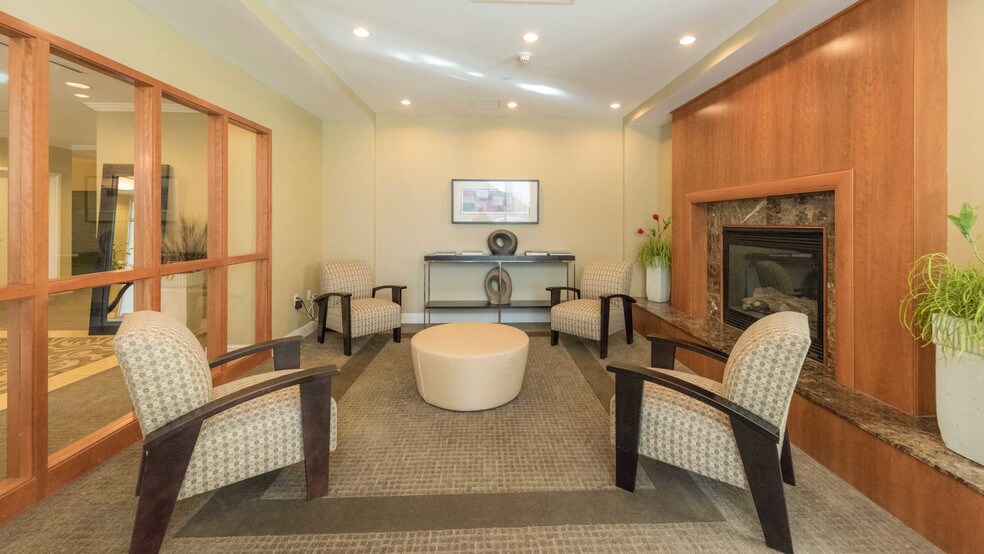 Building Photo - 70 Hope Ave