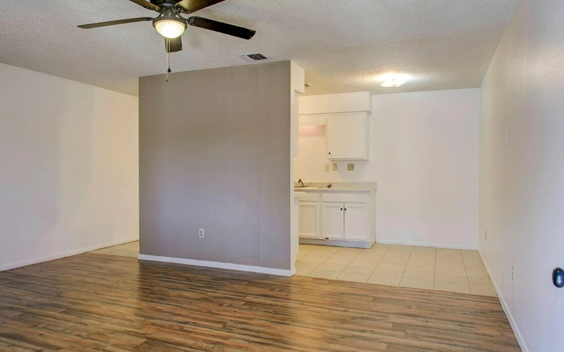 Building Photo - 1617 Turquoise Rd