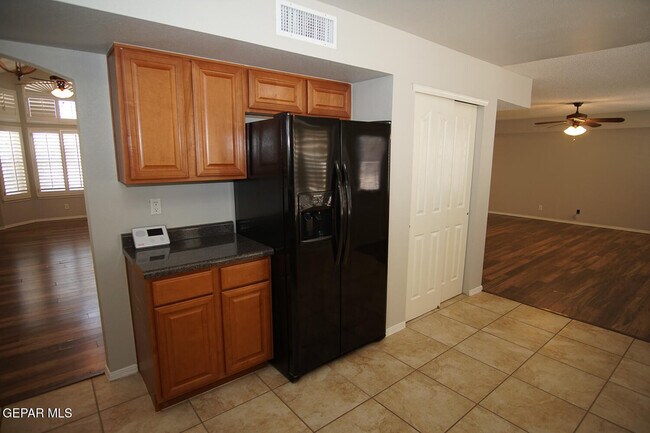 Building Photo - 10932 Acoma St